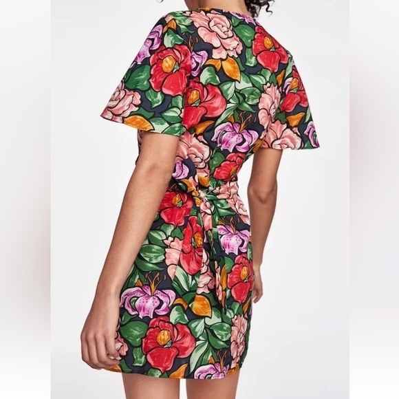Zara Blogger Favorite Floral Wrap Mini Dress (D2) - Picture 7 of 13